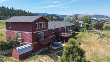 House (3 Bedrooms) | Exterior