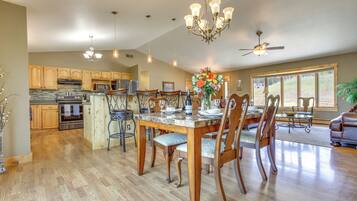 House (3 Bedrooms) | Interior