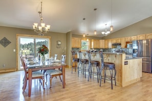 House (3 Bedrooms) | Interior - 9 Mi to Helena: Mtn-view & Hot Tub at Huge Home (Clancy)