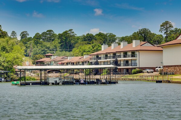 Apartment (2 Bedrooms) | Interior - Hot Springs Condo on Lake Hamilton w/ Views! (Hot Springs)