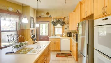 House (5 Bedrooms) | Interior