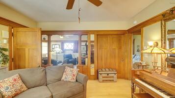 House (5 Bedrooms) | Interior