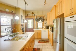 House (5 Bedrooms) | Interior