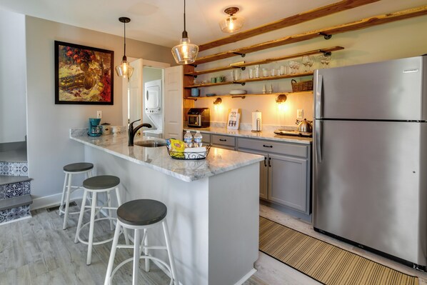 Cottage (1 Bedroom) | Interior - Tranquil Cottage in Virginia Countryside w/ Pond! (Midlothian)