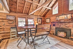 Dining - Creekside Clancy Cabin in Helena Natl Forest! (Clancy)