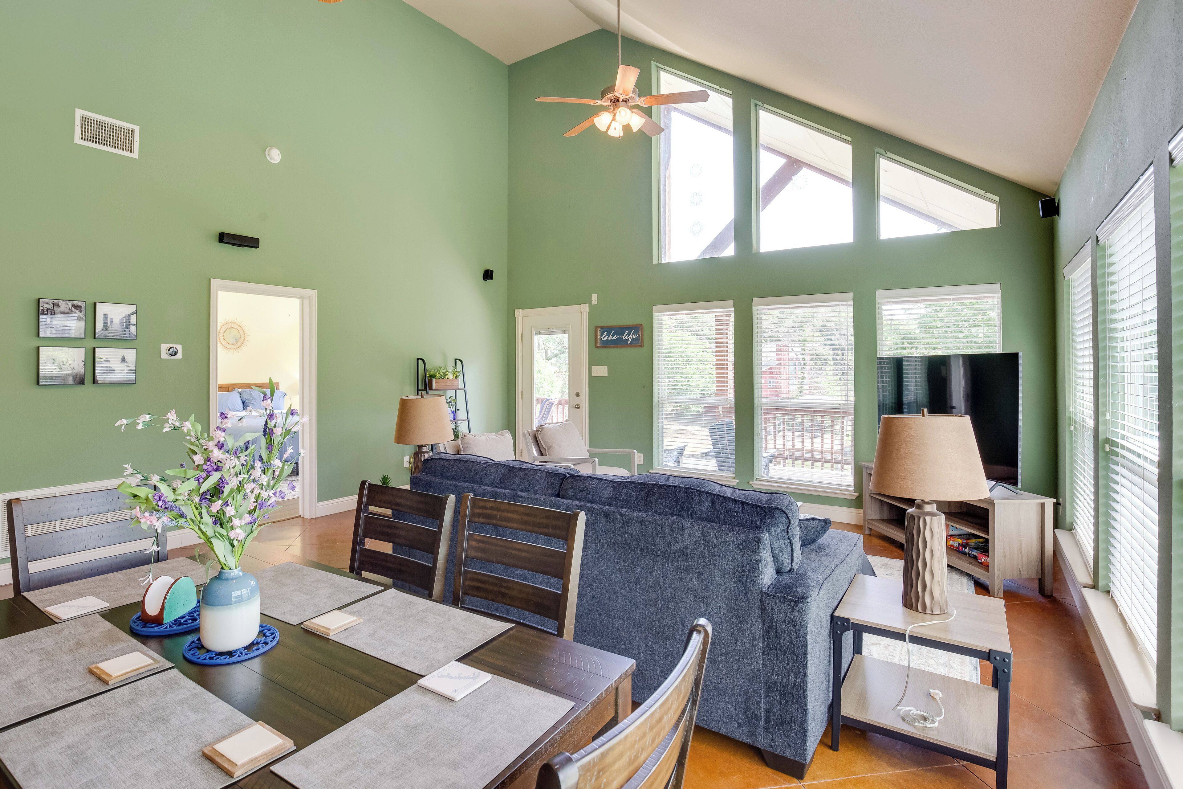 House (2 Bedrooms) | Interior