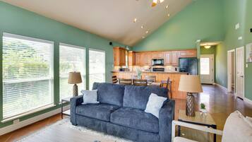 House (2 Bedrooms) | Interior