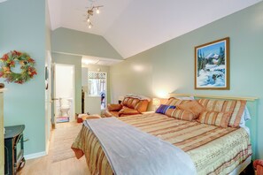 House (2 Bedrooms) | Interior - Secluded Mountain Cabin w/ Decks + Gazebo! (Warne)