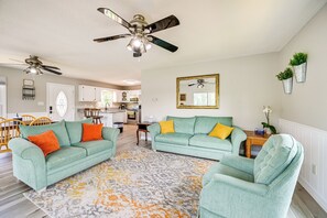 House (3 Bedrooms) | Interior