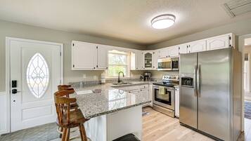 House (3 Bedrooms) | Interior