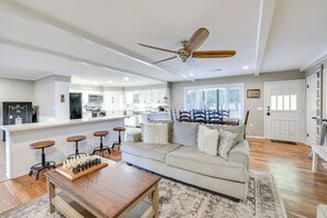 House (4 Bedrooms) | Interior