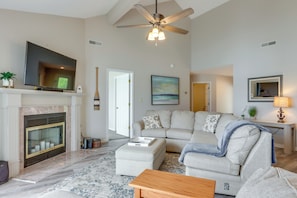 Apartment (3 Bedrooms) | Front of property - Lakefront Ozark Getaway w/ Views + Community Perks (Lake Ozark)