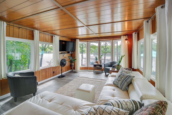 House (2 Bedrooms) | Interior - Waterfront Royal Home w/ Dock & Patio! (Royal)