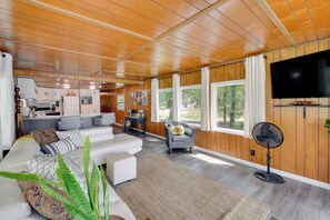 House (2 Bedrooms) | Interior - Waterfront Royal Home w/ Dock & Patio! (Royal)