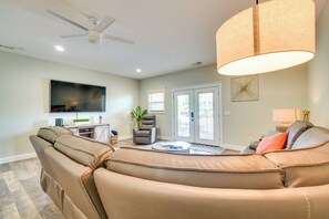 Apartment (2 Bedrooms) | Interior - Chic Spring City Townhome on Watts Bar Lake! (Spring City)