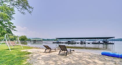 Chic Spring City Townhome on Watts Bar Lake!