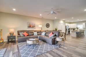 Apartment (2 Bedrooms) | Interior - Chic Spring City Townhome on Watts Bar Lake! (Spring City)