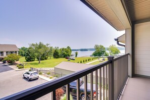 Apartment (2 Bedrooms) | Interior - Chic Spring City Townhome on Watts Bar Lake! (Spring City)