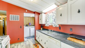 平房 (2 Bedrooms) | 私人廚房 | 微波爐、烤箱、爐台、洗碗機