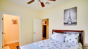 3 bedrooms, iron/ironing board, bed sheets - Lake Charles Vacation Rental Near Lake & Downtown! (Lake Charles)
