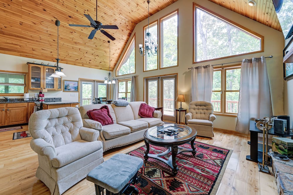 Marble Mountainside Escape w/ Wraparound Deck - Valley River, NC