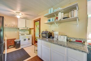 House (2 Bedrooms) | Interior