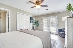 Interior - Walk to Beach: Waveland Retreat w/ Yard! (Waveland)
