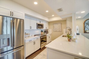 Apartment (3 Bedrooms) | Interior - Oceanfront Satellite Beach Condo w/ Balcony, Views (Satellite Beach)