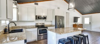 Pet-friendly Texas Home w/ Furnished Patio & Grill