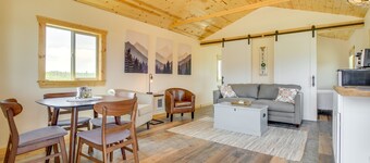 Mountain-view Montana Rental Cabin on Alpaca Farm!