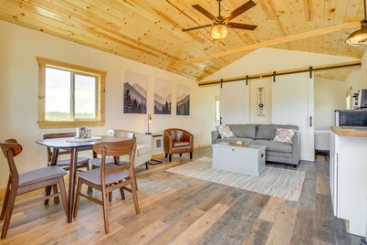 Mountain-view Montana Rental Cabin on Alpaca Farm!