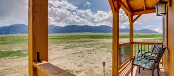 Mountain-view Montana Rental Cabin on Alpaca Farm!