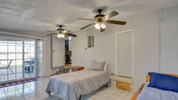 2 bedrooms, bed sheets