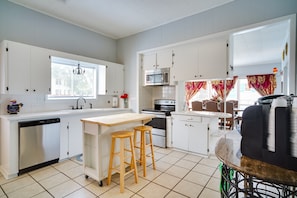 Interior - Lake Charles Vacation Rental - Walk to the Lake! (Lake Charles)
