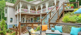 Creekside Hendersonville Haven: Hot Tub & Fire Pit
