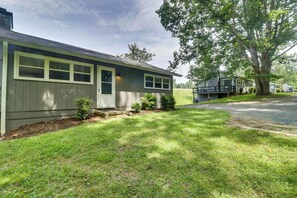 Cottage (2 Bedrooms) | Interior - Quiet Charlottesville Hideaway in Baileys Retreat! (Charlottesville)