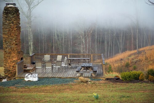 Quiet Charlottesville Hideaway in Baileys Retreat!