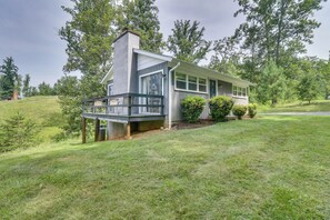 Interior - Quiet Charlottesville Hideaway in Baileys Retreat! (Charlottesville)