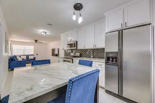 Modern Home in Edinburg: Half-mi Walk to Utrgv!