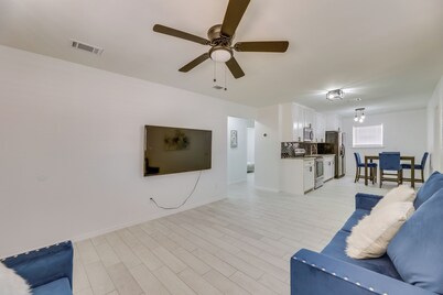 Modern Home in Edinburg: Half-mi Walk to Utrgv!