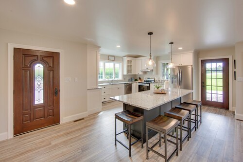 Patio & Yard: Newly Built Retreat in Ronks!