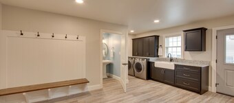 Patio & Yard: Newly Built Retreat in Ronks!
