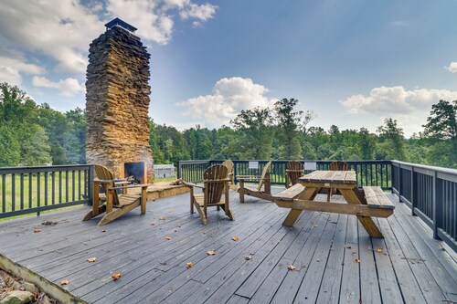 Rustic Bailey's Retreat Cabin Near Wineries!