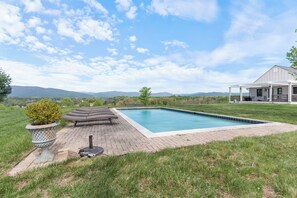 Interior - Rustic Bailey's Retreat Cabin Near Wineries! (Charlottesville)