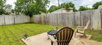 3 Mi to Dtwn: Waxahachie Townhome w/ Fire Pit
