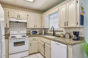 Apartment (2 Bedrooms) | Interior - Welcoming Edinburg Apartment - Pet Friendly! (Edinburg)