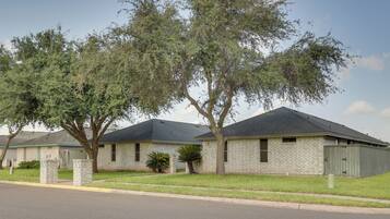 ์ํํธ (2 Bedrooms) | ๋ด๋ถ