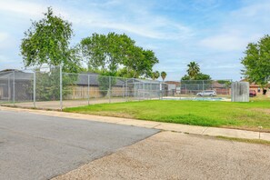 Apartment (2 Bedrooms) | Interior - Welcoming Edinburg Apartment - Pet Friendly! (Edinburg)