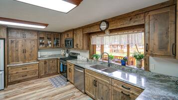 Rumah (4 Bedrooms) | Interior