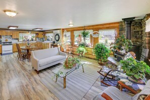 House (4 Bedrooms) | Interior